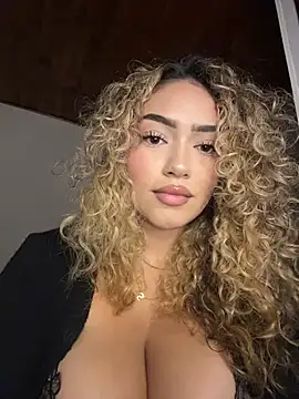 Snapshot of Maddy_Beluci chatting on 03.07.26 Maddy Beluci online show from 03.07.26