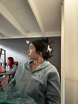 Sara Fernandez  online show from 02.18.26