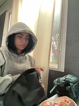 Sara Fernandez  online show from 02.19.26