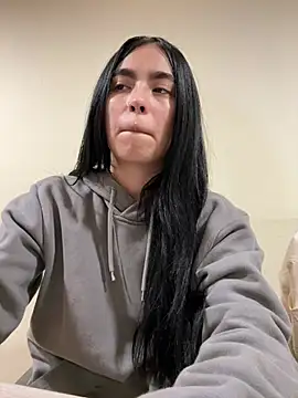 Sara Fernandez  online show from 03.13.26