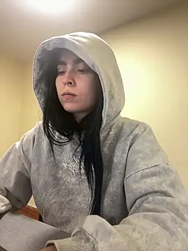 Sara Fernandez  online show from 04.21.26