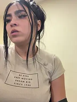 Sara Fernandez  online show from 05.11.26
