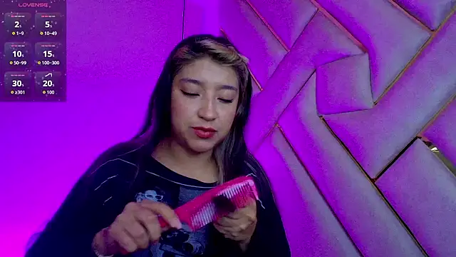 Dahiana Dmour  online show from 02.20.26