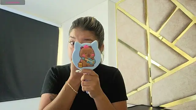 Dahiana Dmour  online show from 04.23.26