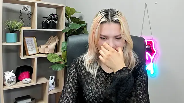 SweetLilyxo online show from 08.03.26