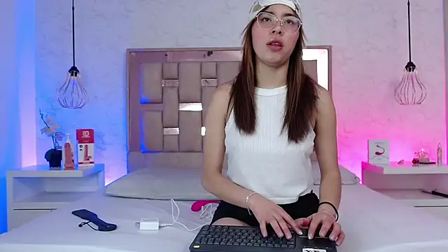 ChloeSteele online show from 02.15.26