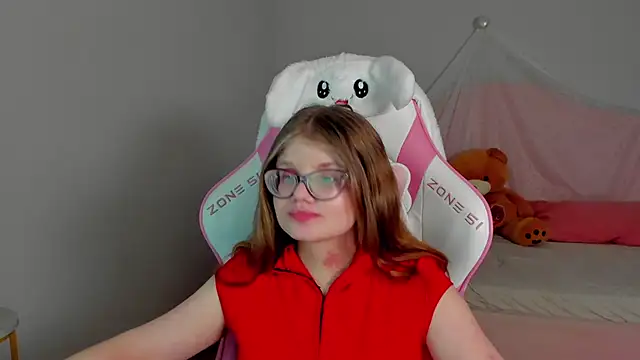ChloeHalses online show from 04.10.26