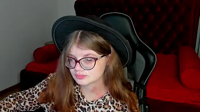 ChloeHalses online show from 04.22.26