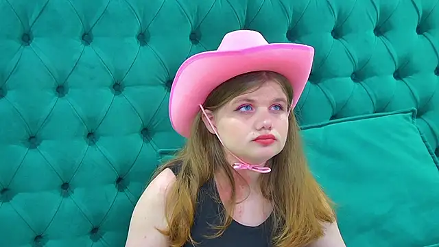 ChloeHalses online show from 06.20.26