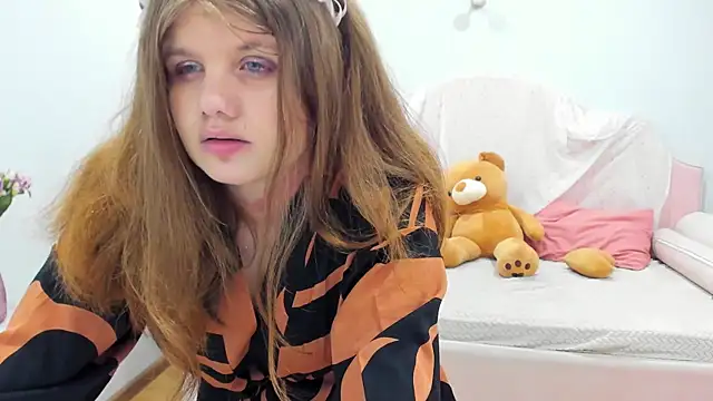 ChloeHalses online show from 06.23.26