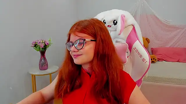 ChloeHalses online show from 08.04.26