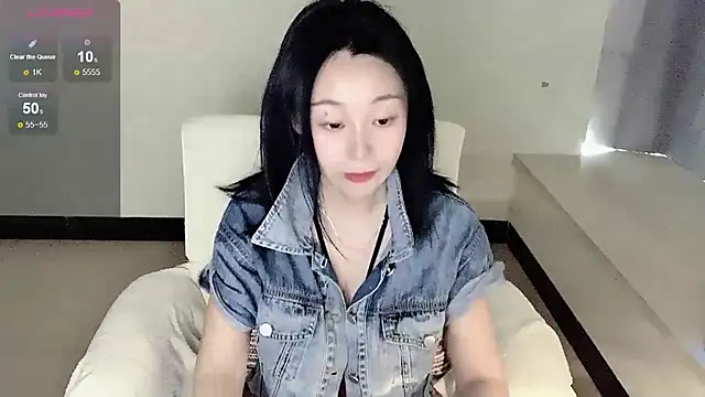 Snapshot of Sunny------ chatting on 05.17.26 Sunny------ online show from 05.17.26