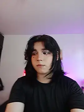 Daniellesins1 online show from 02.17.26