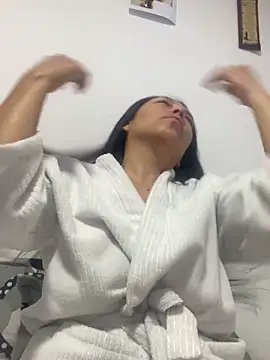 Emma Sanz   online show from 03.17.26