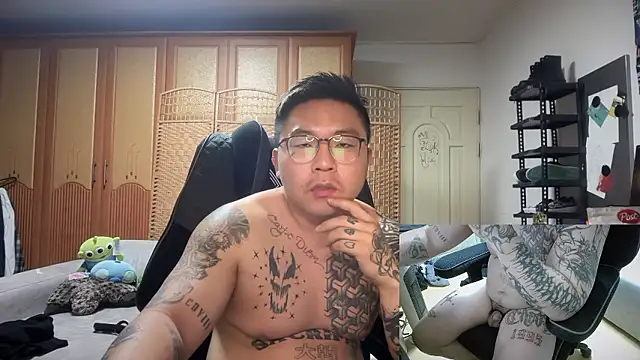 Snapshot of fxckuno chatting on 02.10.26 fxckuno online show from 02.10.26