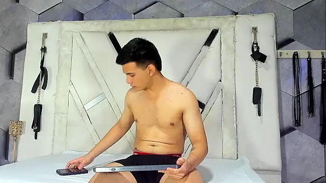 GoldenBoyM online show from 02.18.26