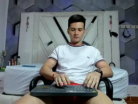 GoldenBoyM online show from 06.17.26