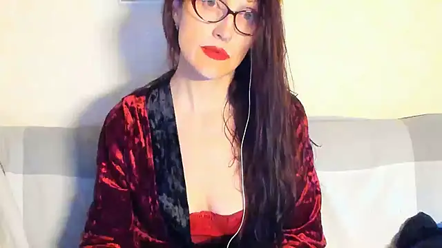 Snapshot of beddable_woman chatting on 05.17.26 beddable woman online show from 05.17.26