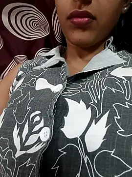 Snapshot of komalsharma99 chatting on 04.27.26 komalsharma99 online show from 04.27.26