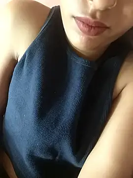 Snapshot of komalsharma99 chatting on 05.14.26 komalsharma99 online show from 05.14.26