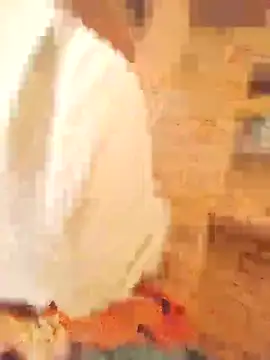 Snapshot of Hot_ree64 chatting on 04.29.26 Hot ree64 online show from 04.29.26