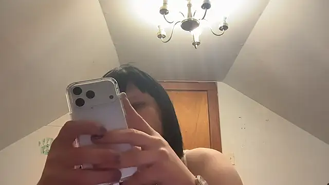 Snapshot of RaeganV chatting on 03.06.26 RaeganV online show from 03.06.26