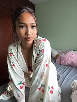 Snapshot of lyla_luv chatting on 02.06.26 lyla luv online show from 02.06.26