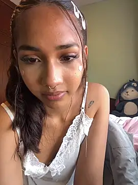 Snapshot of lyla_luv chatting on 02.15.26 lyla luv online show from 02.15.26