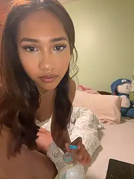 Snapshot of lyla_luv chatting on 03.04.26 lyla luv online show from 03.04.26