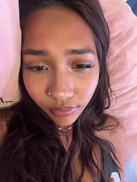 Snapshot of lyla_luv chatting on 03.11.26 lyla luv online show from 03.11.26