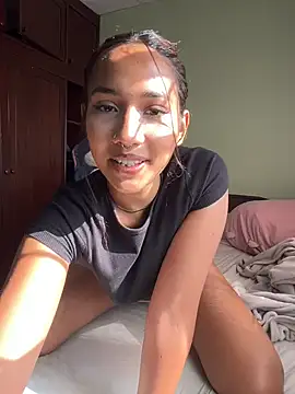 Snapshot of lyla_luv chatting on 03.26.26 lyla luv online show from 03.26.26