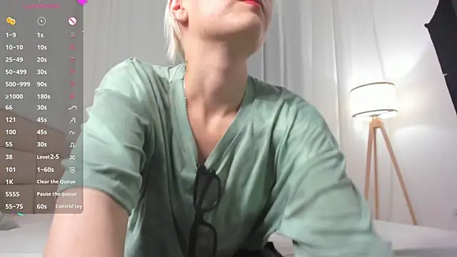 Snapshot of GoldenLenarz chatting on 07.10.26 GoldenLenarz online show from 07.10.26