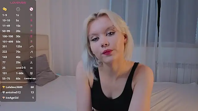 Snapshot of GoldenLenarz chatting on 07.19.26 GoldenLenarz online show from 07.19.26