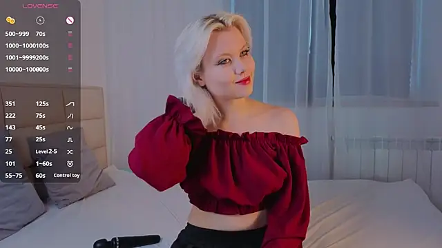 Snapshot of GoldenLenarz chatting on 07.20.26 GoldenLenarz online show from 07.20.26