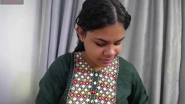 yaazhinii online show from 06.16.26