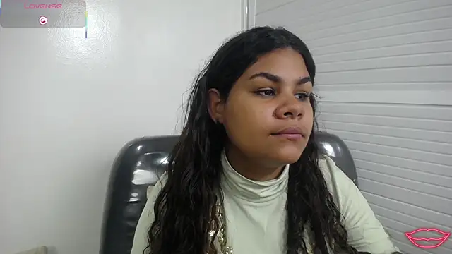 Snapshot of yaazhinii chatting on 06.19.26 yaazhinii online show from 06.19.26