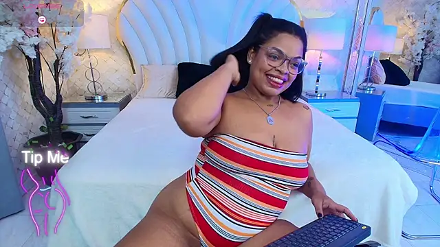 YazminJenner online show from 04.28.26