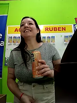 Snapshot of Beesametoda chatting on 02.25.26 Beesametoda online show from 02.25.26