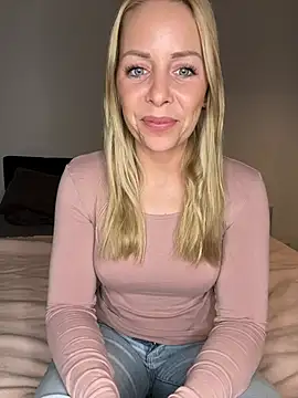 Snapshot of emily-becker22 chatting on 03.19.26 emily-becker22 online show from 03.19.26