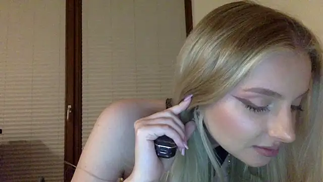 MayaWetDream online show from 04.22.26