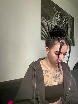 zoeelovee online show from 02.25.26