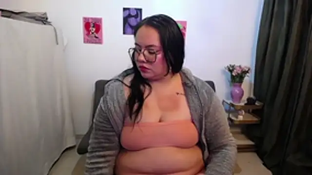 Snapshot of ma_ily chatting on 03.12.26 ma ily online show from 03.12.26