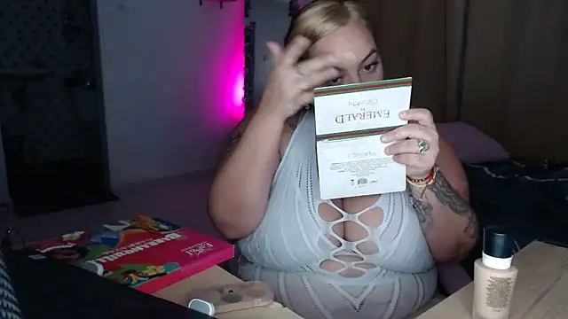 Snapshot of Angiegranados chatting on 04.19.26 Angiegranados online show from 04.19.26