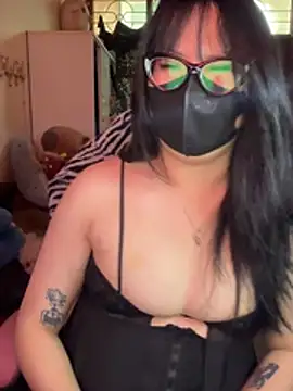 Snapshot of HaleyKin chatting on 03.17.26 HaleyKin online show from 03.17.26