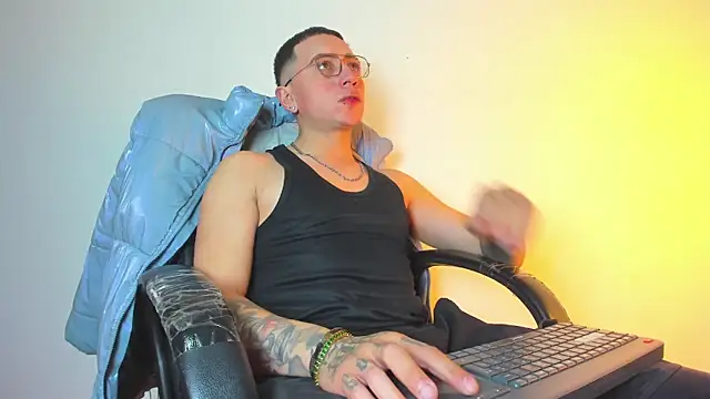 Emmanuel Lust online show from 02.05.26