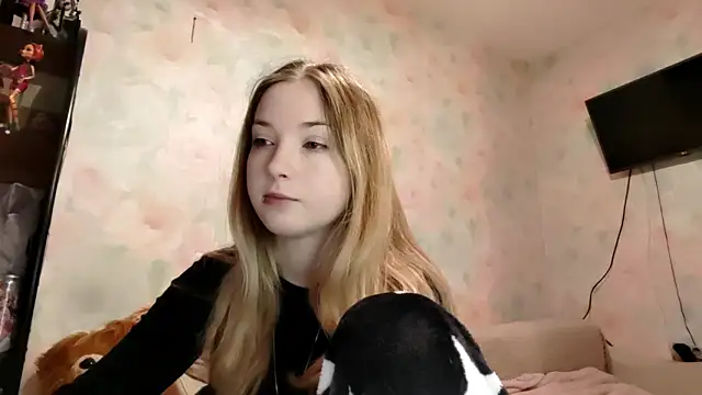 TiaBIanks online show from 04.25.26