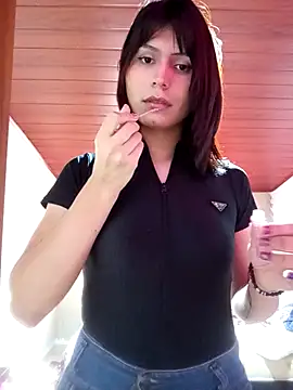 lucyscay  online show from 05.04.26