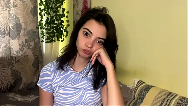 Snapshot of CassyVixen chatting on 07.04.26 CassyVixen online show from 07.04.26