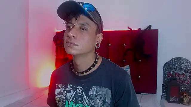 SkinnyDevil12 online show from 03.13.26