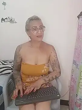 Snapshot of Charlotte_gray_ chatting on 02.19.26 Charlotte gray online show from 02.19.26